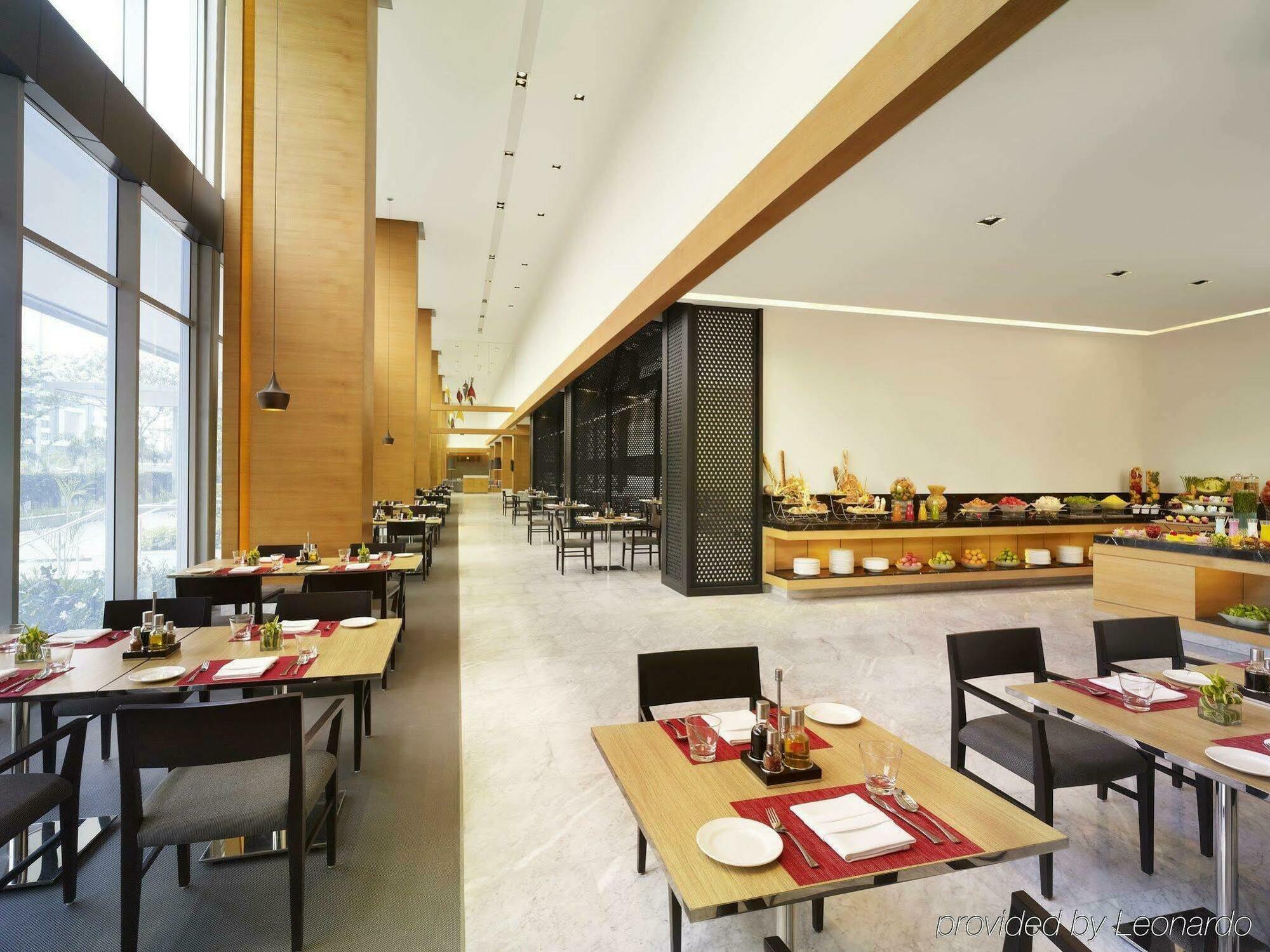 Vivanta Kolkata Em Bypass Eksteriør billede The restaurant